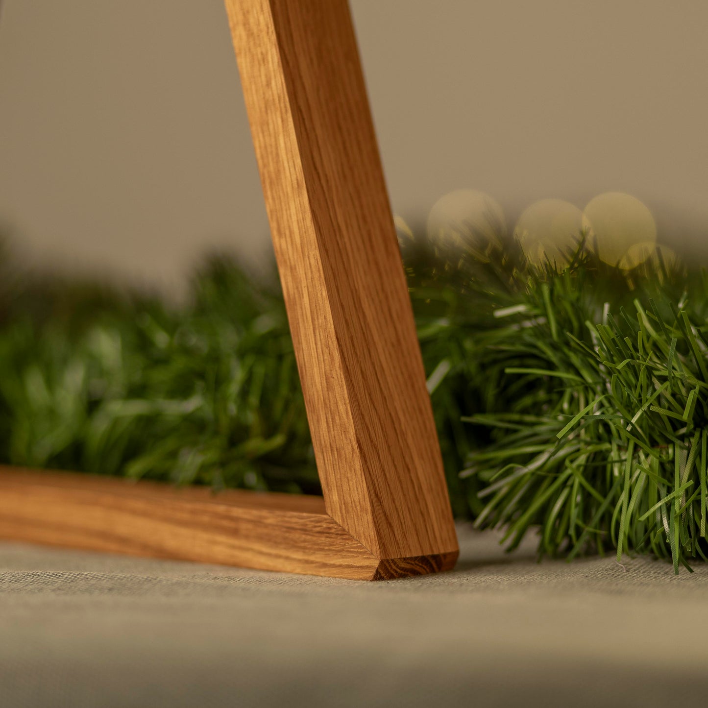 Minimalistische Tanne aus Eichenholz – 60 cm Skandi-Design für Weihnachten
