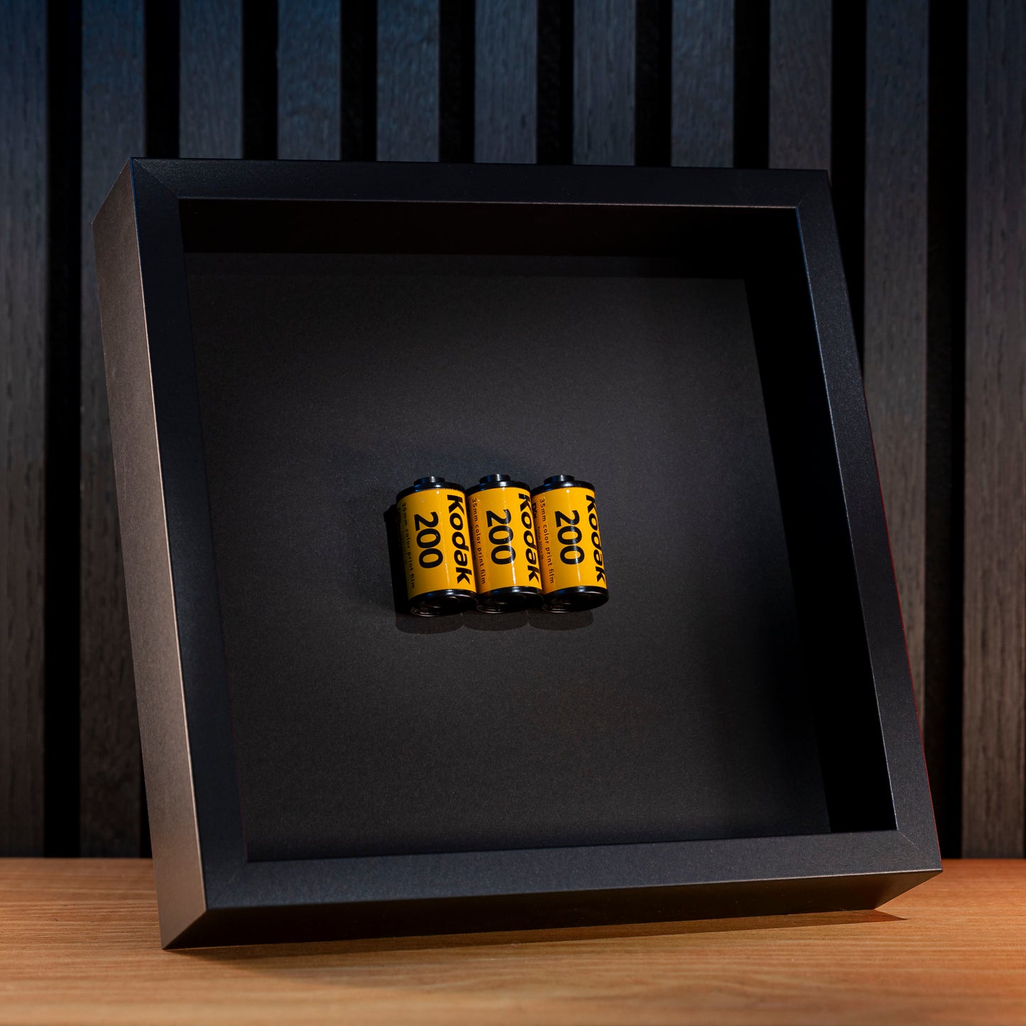 Bilderrahmen mit original Kodak Portra und Gold Filmdosen