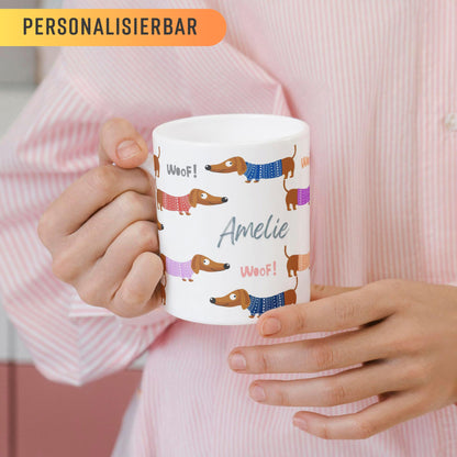 Personalisierbare Tasse: bunte Dackel mit Pulli