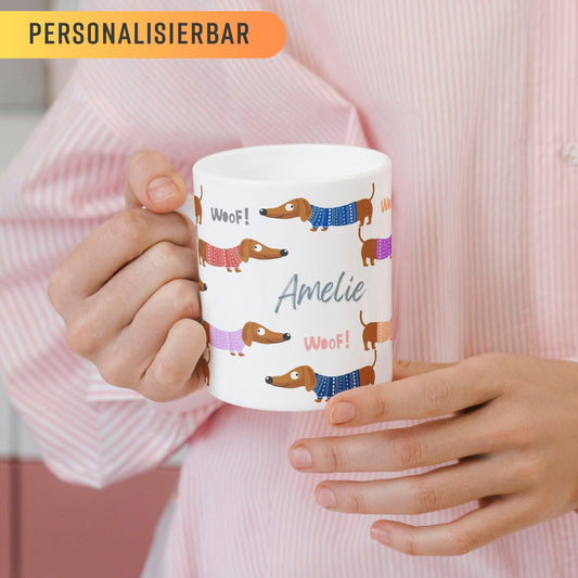Personalisierbare Tasse: bunte Dackel mit Pulli