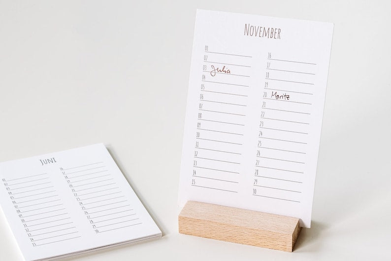 Geburtstagskalender mit Holzständer
